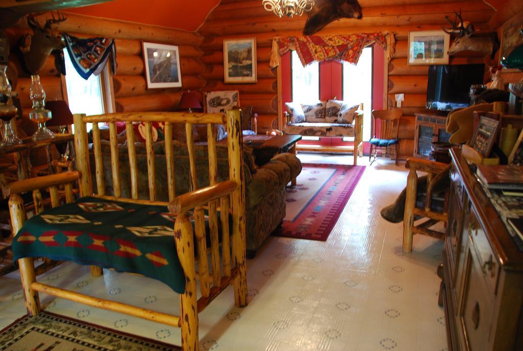 Kicking Horse Canyon Guest House Golden Esterno foto