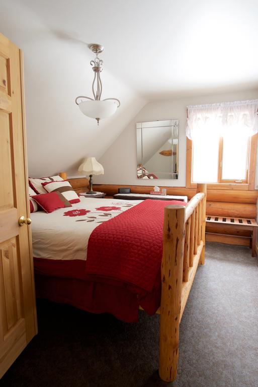 Kicking Horse Canyon Guest House Golden Esterno foto