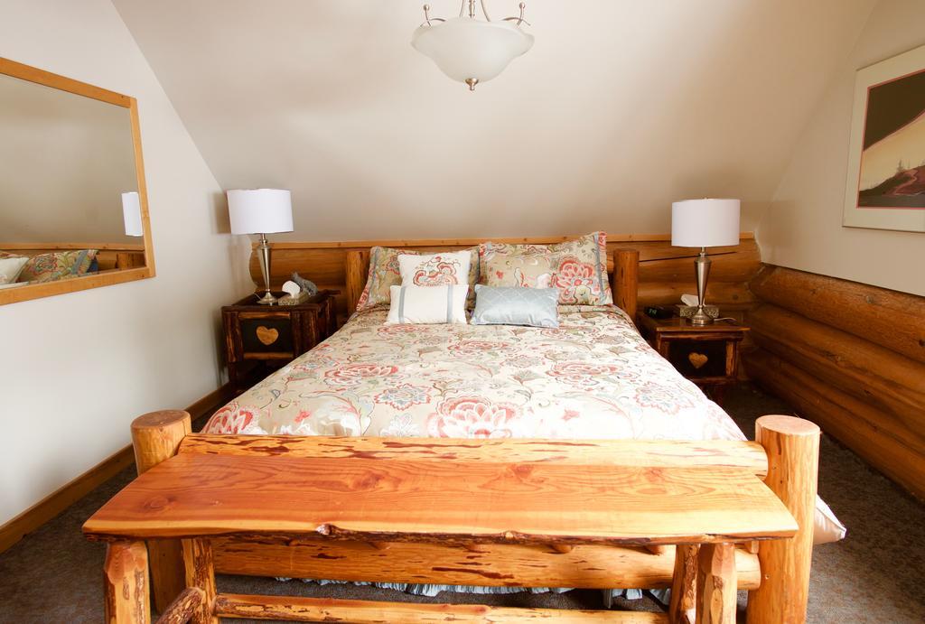 Kicking Horse Canyon Guest House Golden Esterno foto