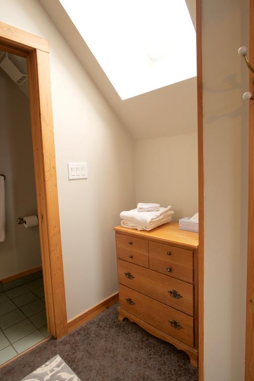 Kicking Horse Canyon Guest House Golden Esterno foto