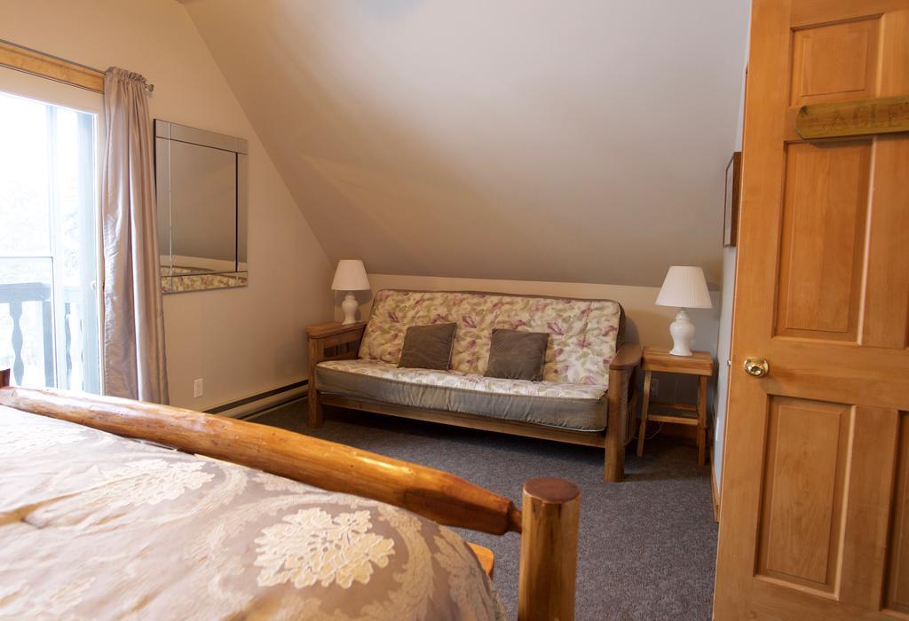 Kicking Horse Canyon Guest House Golden Esterno foto