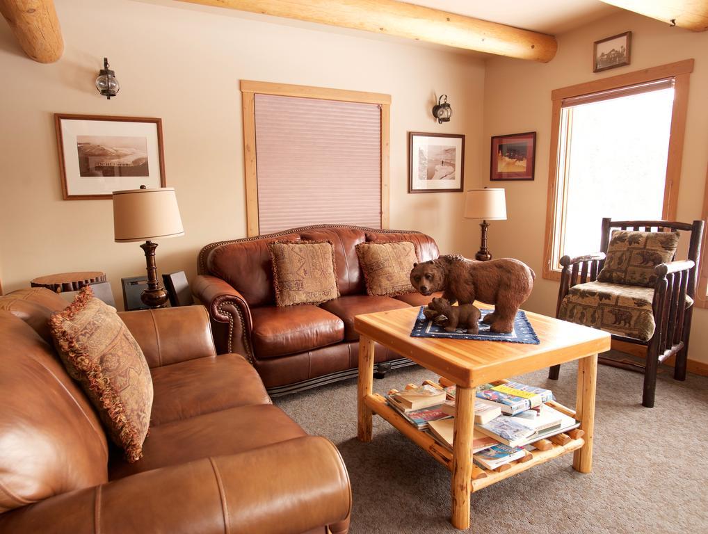 Kicking Horse Canyon Guest House Golden Esterno foto