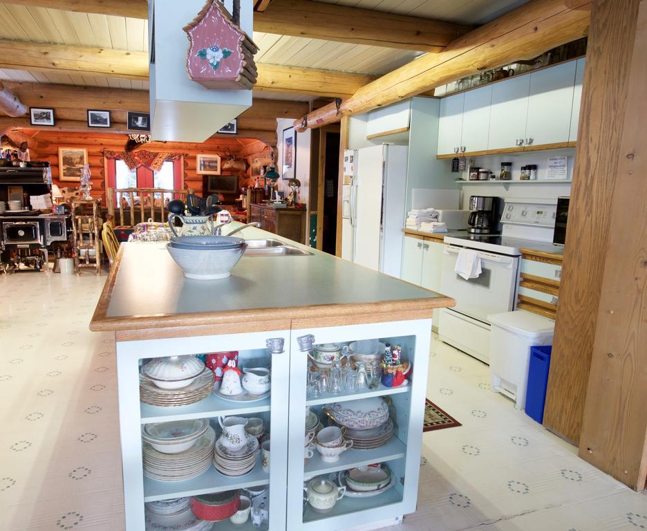 Kicking Horse Canyon Guest House Golden Esterno foto