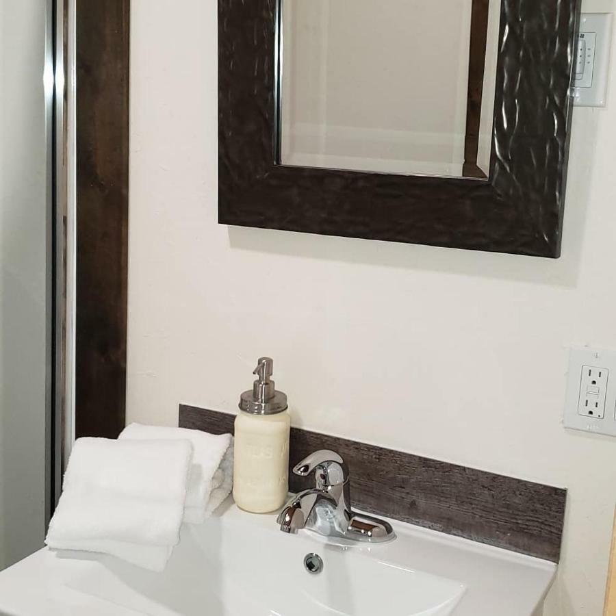 Kicking Horse Canyon Guest House Golden Esterno foto