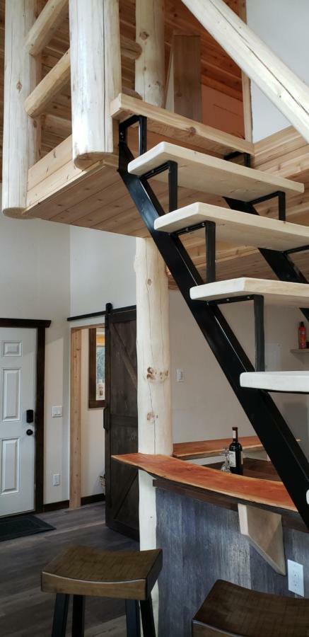Kicking Horse Canyon Guest House Golden Esterno foto