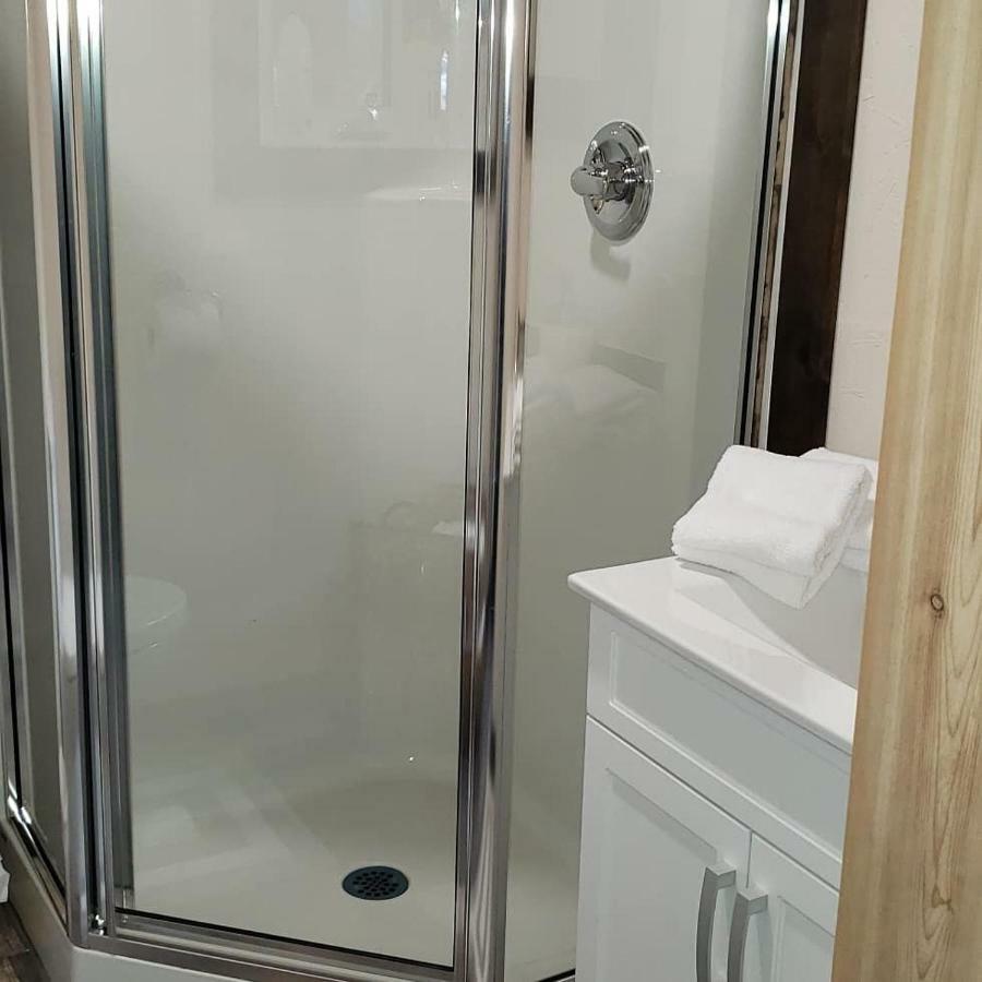 Kicking Horse Canyon Guest House Golden Esterno foto