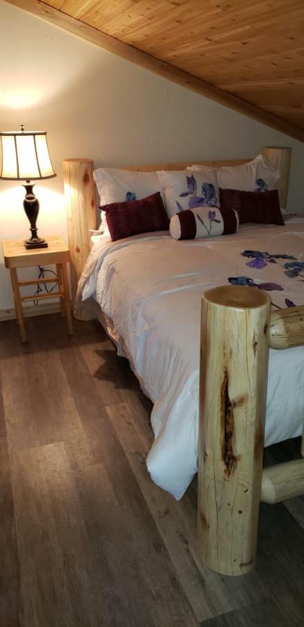 Kicking Horse Canyon Guest House Golden Esterno foto