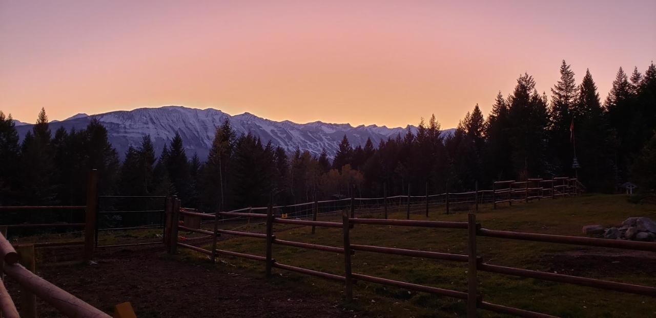 Kicking Horse Canyon Guest House Golden Esterno foto